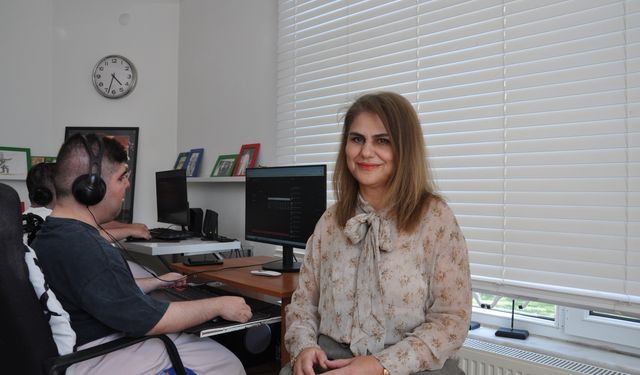 Kas hastası ikiz kardeşler yapay zeka uygulamasıyla 1000'den fazla müzik eseri üretti