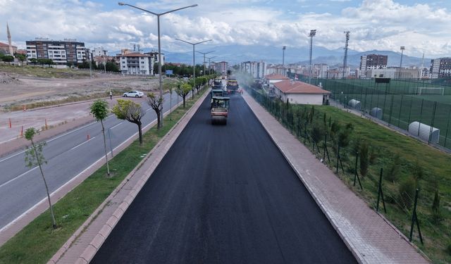 Kayseri Büyükşehir Belediyesinin asfaltlama çalışmaları sürüyor