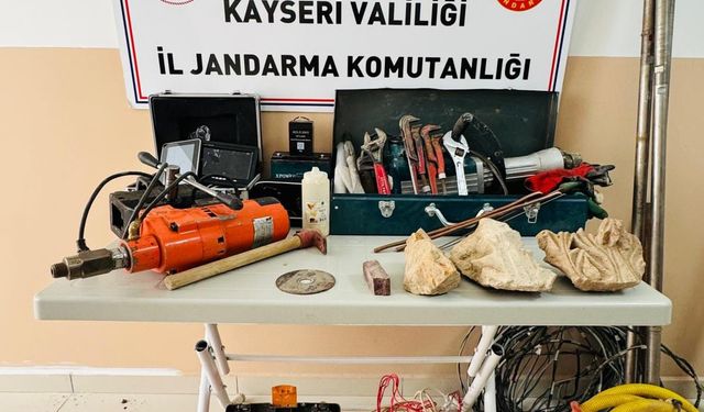 Kayseri'de kaçak kazı yaptıkları belirlenen 5 şüpheli yakalandı