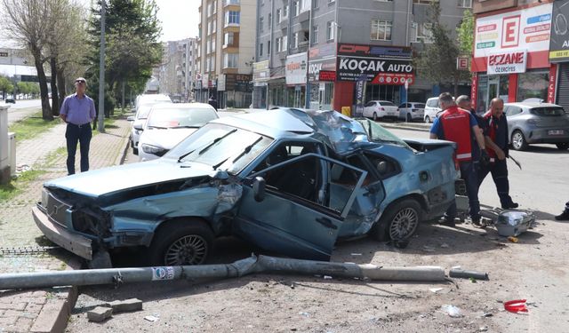 Kayseri'de otomobil ile kamyonetin çarpıştığı kazada 1 kişi yaralandı
