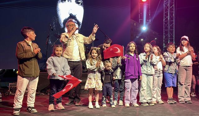 Kırşehir'de 19 Mayıs Atatürk'ü Anma Gençlik ve Spor Bayramı'nda fener alayı düzenlendi