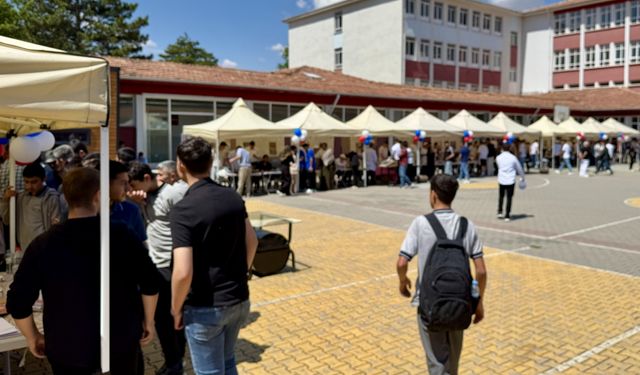 Kırşehir'de TÜBİTAK 4006 Bilim Fuarı ve Bahar Şenliği düzenlendi