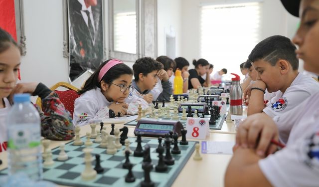Kocasinan Belediyesince düzenlenen satranç turnuvasının ödül töreni yapıldı