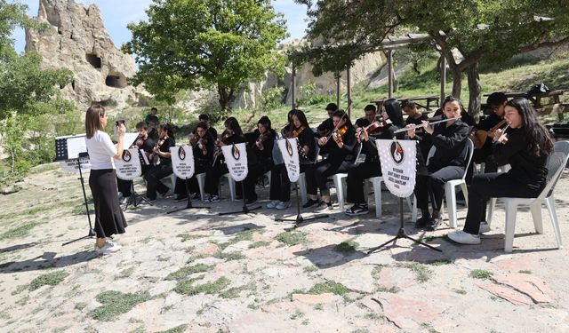 Nevşehir'de lise öğrencilerinden müzik dinletisi etkinliği
