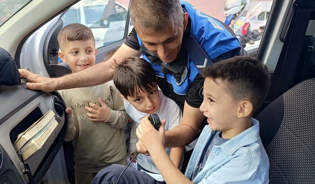 Niğde'de polisler öğrencilere trafik eğitimi verdi