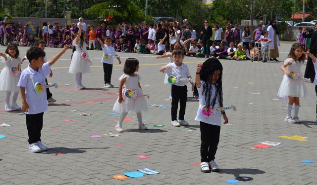 Şabanözü'nde anaokulu öğrencileri tarafından sene sonu şenliği yapıldı