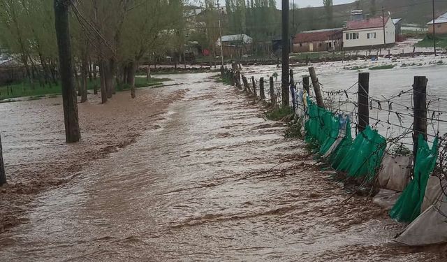 Sivas'ta sağanak sele neden oldu
