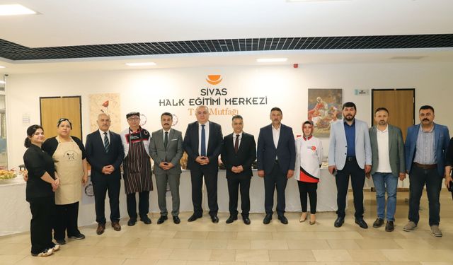 Sivas'ta Yaygın Eğitim Kursları yıl sonu sergisi açıldı
