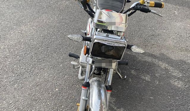 Trafik güvenliğini tehlikeye düşüren motosiklet sürücüsüne 6 bin 300 lira ceza kesildi