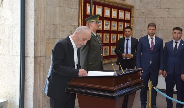 TÜRK-İŞ Genel Başkanı Atalay ve beraberindeki heyet Anıtkabir'i ziyaret etti