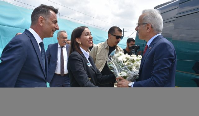 Ulaştırma ve Altyapı Bakanı Uraloğlu, Eskişehir'de TÜRASAŞ Araç Teslim Töreni'nde konuştu: