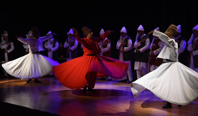 Yunus Emre şiirleri ve ilahileri ile anıldı