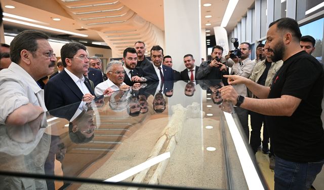 Adalet Bakanı Tunç, Kayseri'de çeşitli ziyaretlerde bulundu
