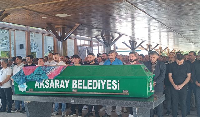Aksaray'da YKS'ye giderken trafik kazasında ölen kadın defnedildi