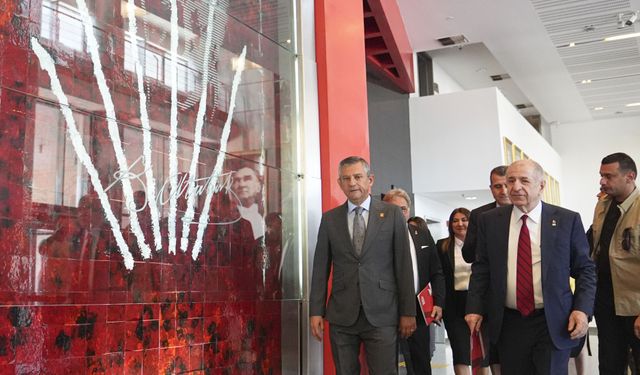 CHP Genel Başkanı Özel, Zafer Partisi Genel Başkanı Özdağ ile görüştü: