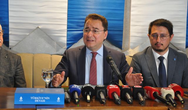 DEVA Partisi Genel Başkanı Babacan, Eskişehir'de basın mensuplarıyla bir araya geldi