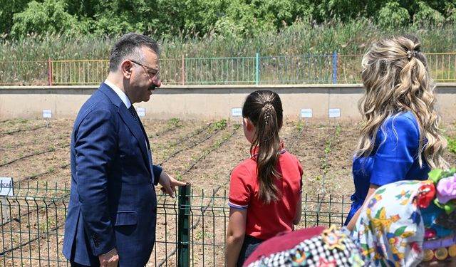 Eskişehir'de "Yapay Zeka Atölyesi" ve "Üreten Okul Bahçesi" açıldı