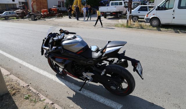 Gemerek'te traktörle motosikletin çarpıştığı kazada 1 kişi yaralandı