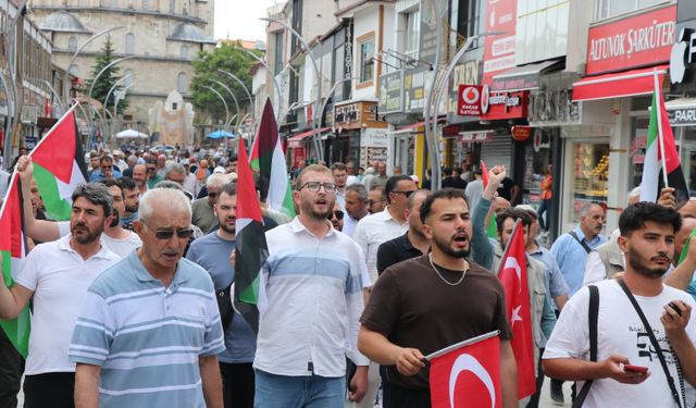 İsrail'in Gazze'ye yardım götüren 'Madleen' gemisine saldırısı Yozgat'ta protesto edildi
