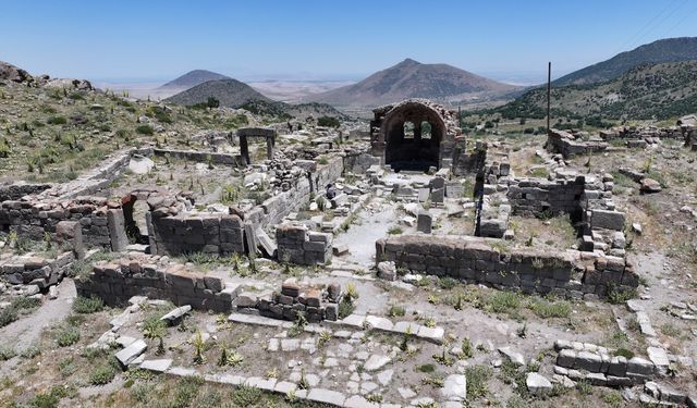 Karaman'da 'Binbir Kilise' bölgesinde 15 dini yapı tespit edildi