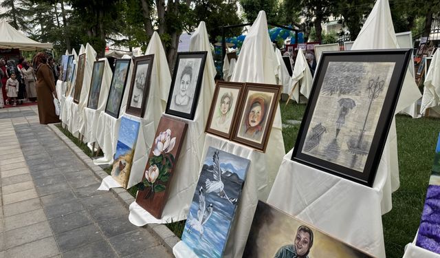 Karaman'da Halk Eğitim Merkezinin yıl sonu sergisi açıldı
