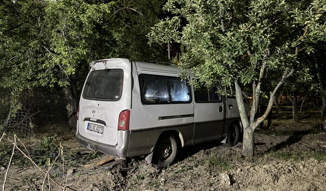 Karaman'da kazada araçta sıkışan sürücü bulunduğu yerden çıkarıldı