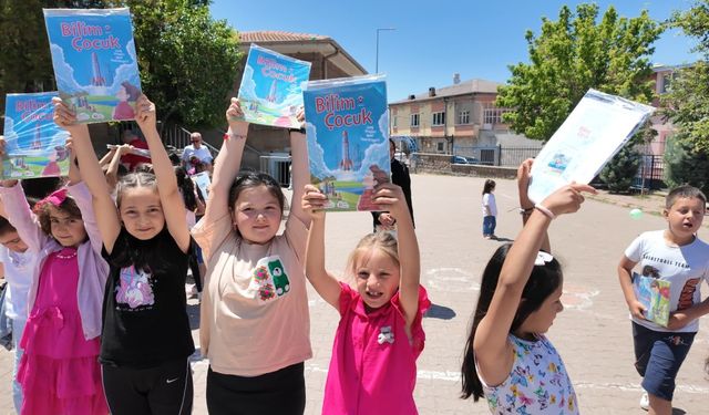 Kayseri Bilim Merkezi, öğrencilere deneyler ve robotik eğitimler sunumu yaptı
