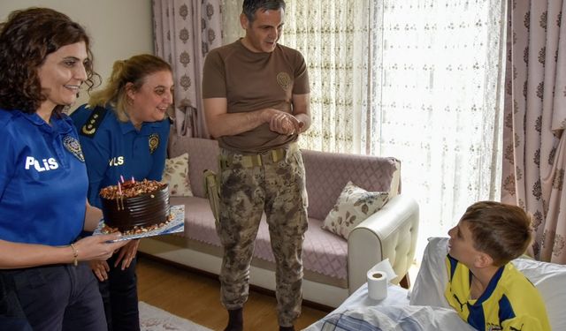 Kayseri İl Emniyet Müdürü Atanur Aydın, şehit ailesini ziyaret etti