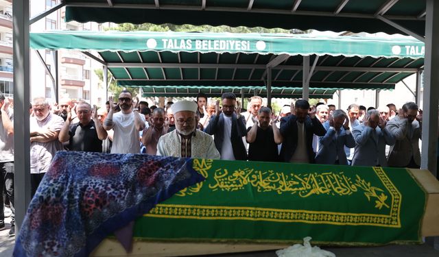 Kayseri'de KKKA şüphesiyle tedavi gören kadın hayatını kaybetti