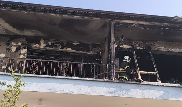 Kırıkkale'de 3 katlı apartmanda çıkan yangın hasara neden oldu