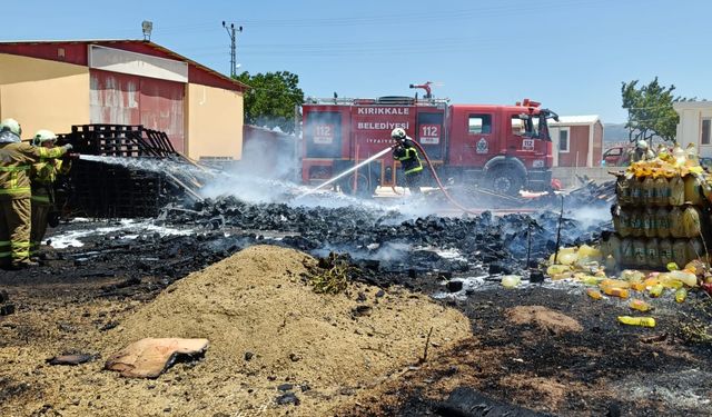 Kırıkkale'de deponun bahçesinde çıkan yangın söndürüldü