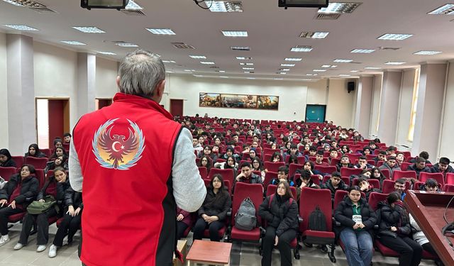 Kırşehir'de emniyet 4 bin 441 öğrenciyi bilgilendirdi