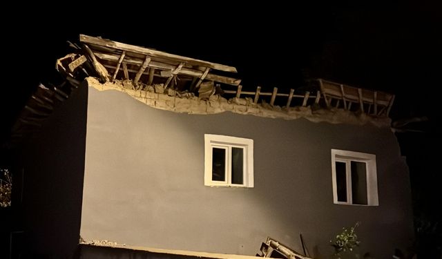 Kırşehir'de sel nedeniyle 1 ev çöktü, hasar gören 3 ev boşaltıldı