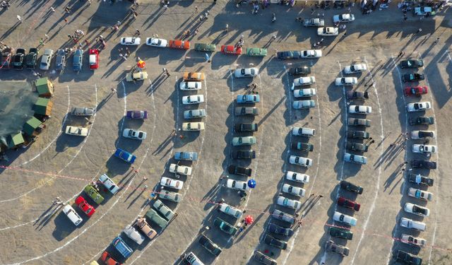 Klasik otomobil tutkunları Ürgüp'te buluştu