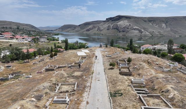 Kocasinan Belediyesinden Kurban Bayramı öncesi mezarlık temizliği