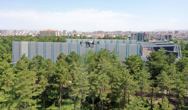 Kocasinan'da açık alanlar dronla ilaçlanıyor