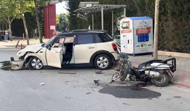Konya'da kaza yapan otomobilin kontrolden çıkarak çarptığı motokurye hayatını kaybetti