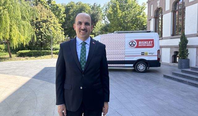 Konya'da, kırsal bölgelerde çocukların bisikletini belediye personeli tamir ediyor