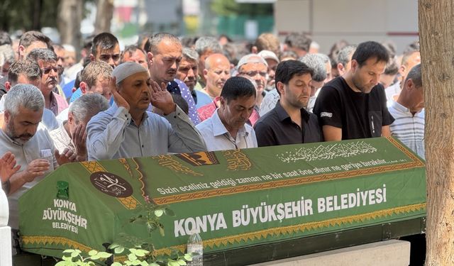 Konya'da trafik kazasında ölen üniversite öğrencisi motokuryenin cenazesi toprağa verildi