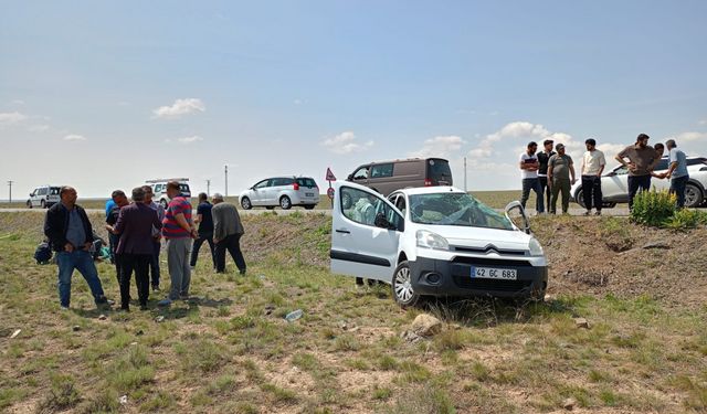 Kulu'da şarampole devrilen otomobildeki 2 kişi yaralandı