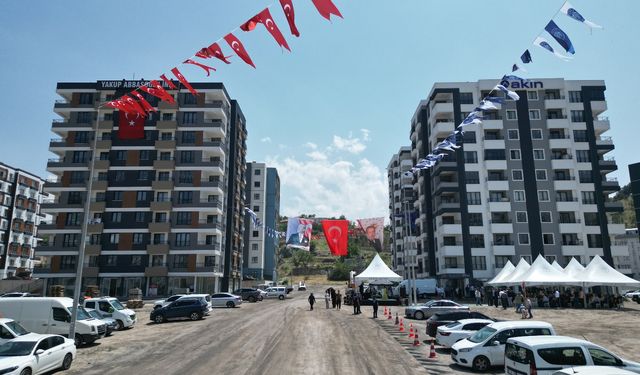 Melikgazi Belediyesi, 9 bloktaki 340 dairenin teslimi ve kura çekimini gerçekleştirdi