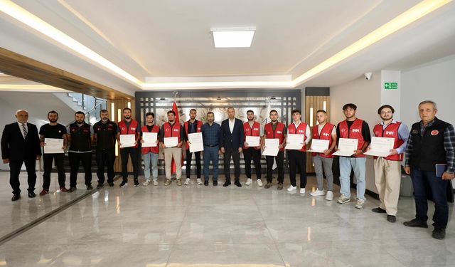 Niğde'de gönüllü itfaiyeciler sertifika aldı