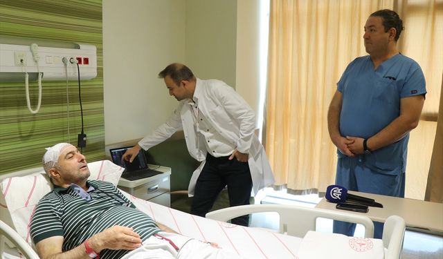 Parkinson hastası, 14 yıllık titreme ve yürüyüş bozukluğundan beyin piliyle kurtuldu