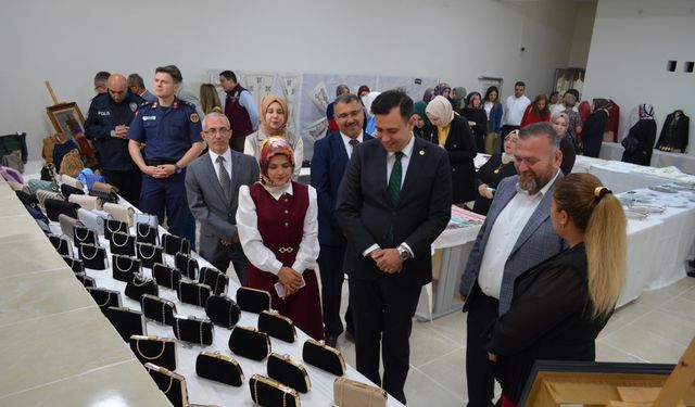 Şabanözü Halk Eğitimi Merkezinin yıl sonu sergi açılışı yapıldı