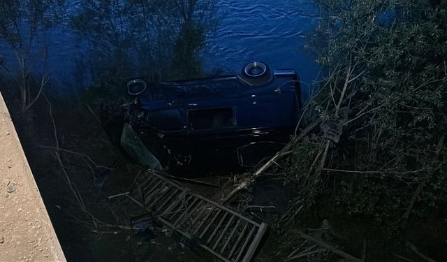 Sivas'ta minibüsün devrilmesi sonucu 4 kişi yaralandı