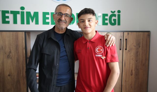 Türkiye şampiyonu güreşçi Sabaz, memleketi Niğde'de altınla ödüllendirildi