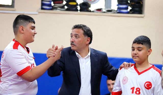 Vali Çiçek, ERVA Sağlık Spor Kulübünü ziyaret etti