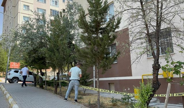 Aksaray'da 4. kattan düşen çocuk ağır yaralandı