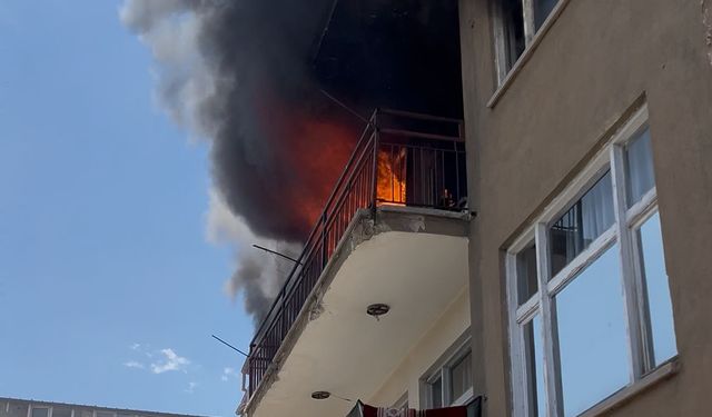 Aksaray'da apartmanda çıkan yangın söndürüldü