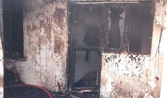 Akşehir’de yanan ev kullanılamaz hale geldi